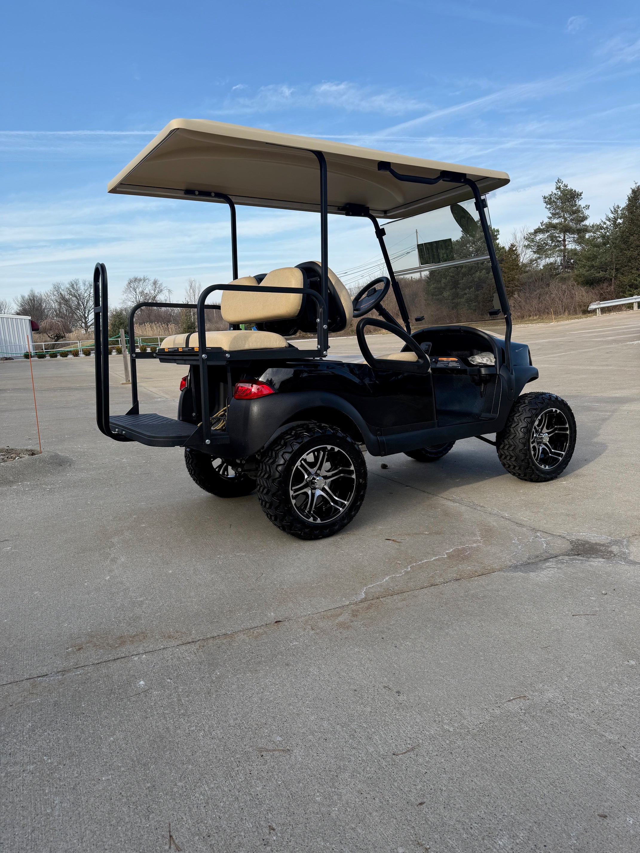 2025 Club Car Tempo Lifted 4 Passenger Electric Golf Cart