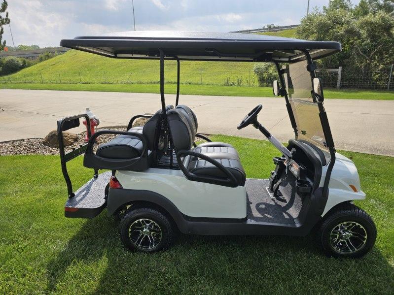 Club Car Onward Gas 4 Passenger Glacier White   Golf Cart